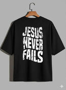Camiseta Oversized – “Jesus Never Fails” (4 Cores Disponíveis)