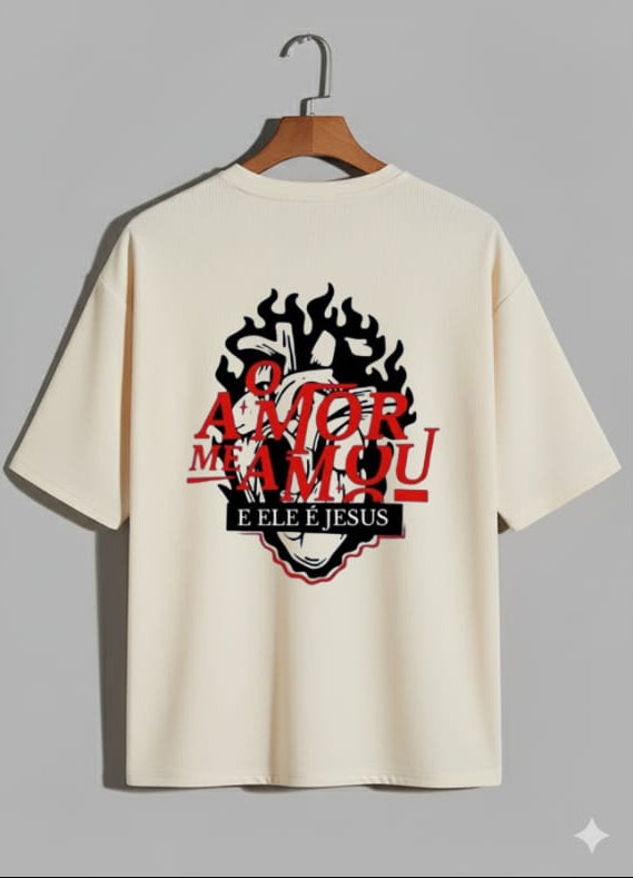Camiseta Oversized – “O amor me amou e ele é Jesus” (4 Cores Disponíveis)
