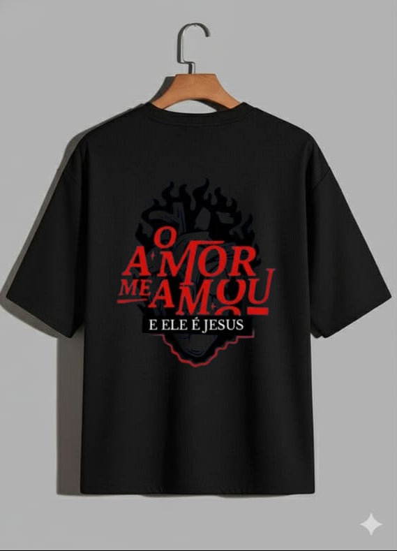 Camiseta Oversized – “O amor me amou e ele é Jesus” (4 Cores Disponíveis)