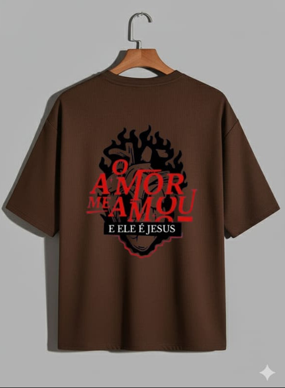 Camiseta Oversized – “O amor me amou e ele é Jesus” (4 Cores Disponíveis)