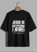 Camiseta Oversized – “Jesus se entregou por você” (4 Cores Disponíveis)
