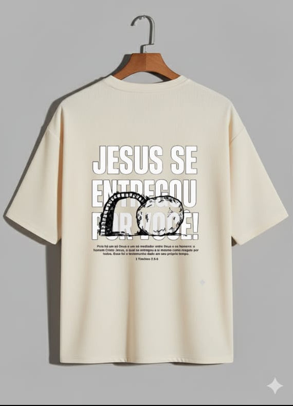 Camiseta Oversized – “Jesus se entregou por você” (4 Cores Disponíveis)